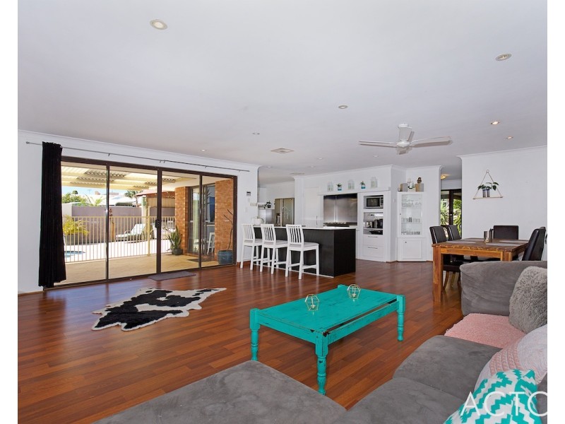 48 Mahogany Drive, Halls Head WA 6210