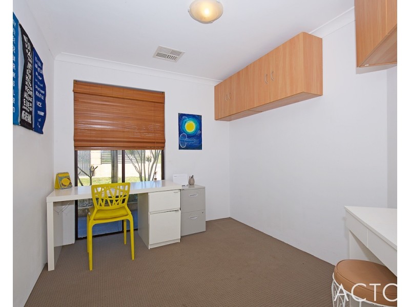 48 Mahogany Drive, Halls Head WA 6210