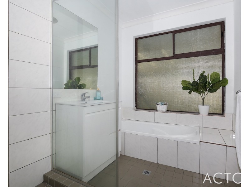 48 Mahogany Drive, Halls Head WA 6210