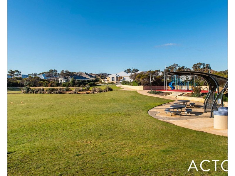 1 Cuprea View, Halls Head WA 6210