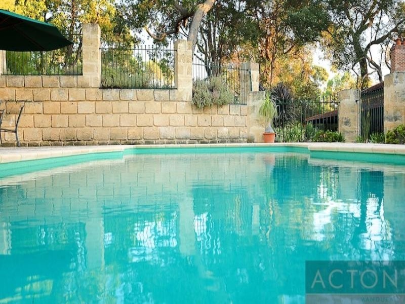 6 White Hill Road, Bouvard WA 6211