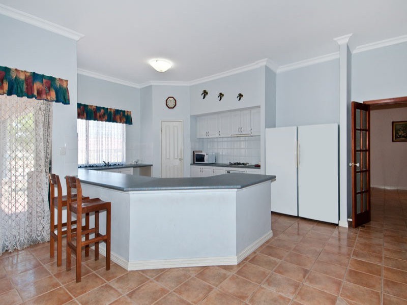 1 Batavia Avenue, Wannanup WA 6210