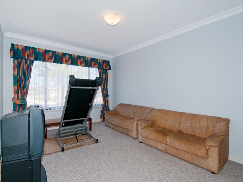 1 Batavia Avenue, Wannanup WA 6210