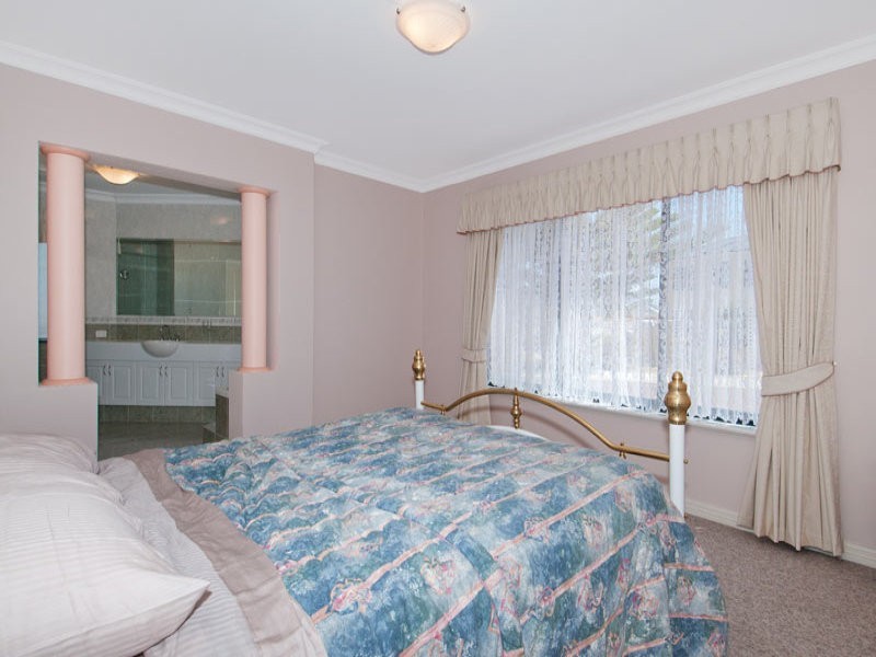 1 Batavia Avenue, Wannanup WA 6210