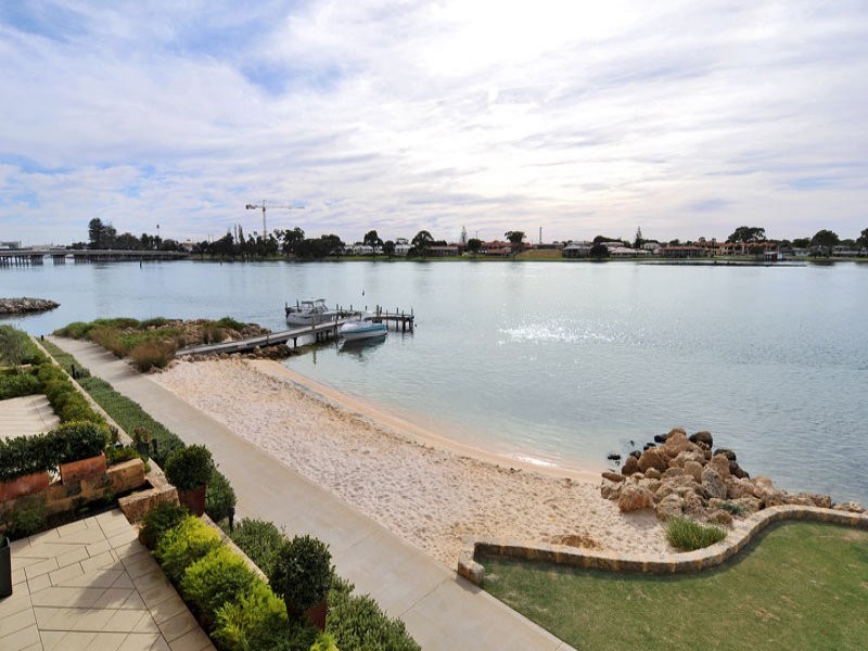 15/19 San Marco Quays, Halls Head WA 6210
