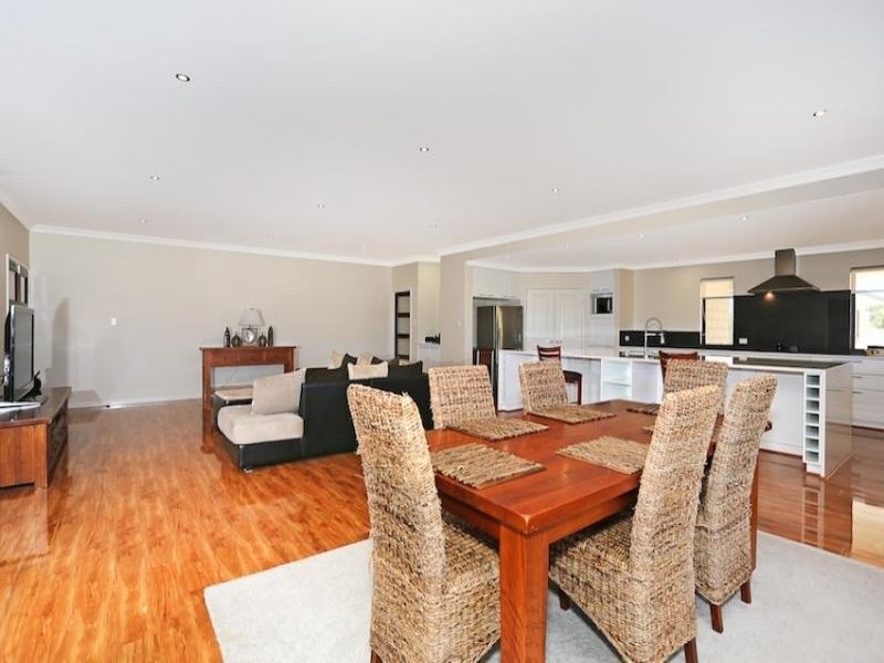 113 Serene Place, Barragup WA 6209