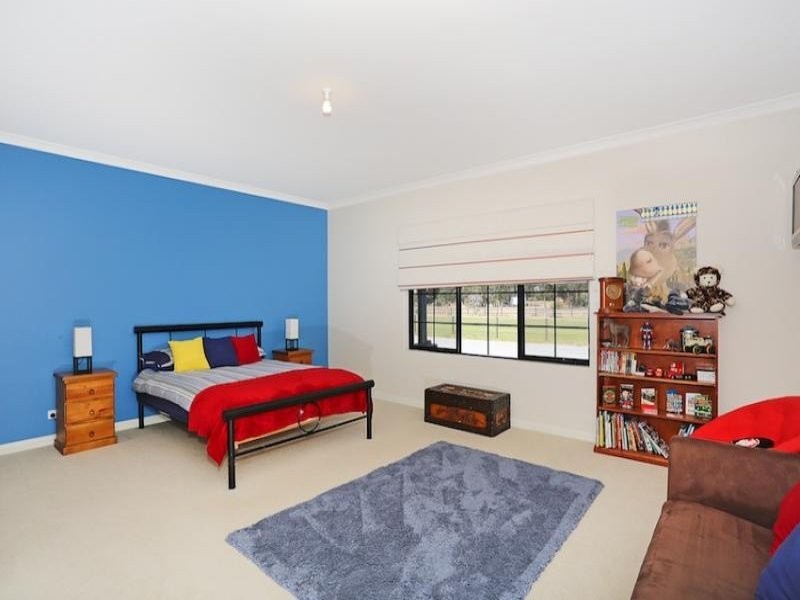 113 Serene Place, Barragup WA 6209