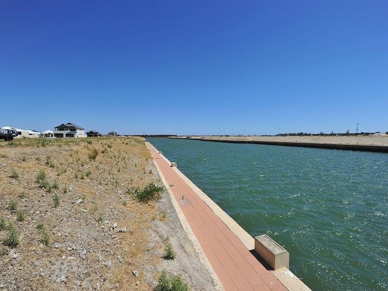 34 Arcadia Close, Dudley Park WA 6210