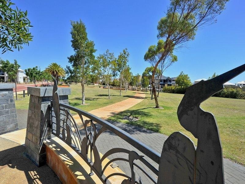 34 Arcadia Close, Dudley Park WA 6210