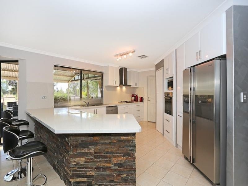38 Tranquil Retreat, Barragup WA 6209