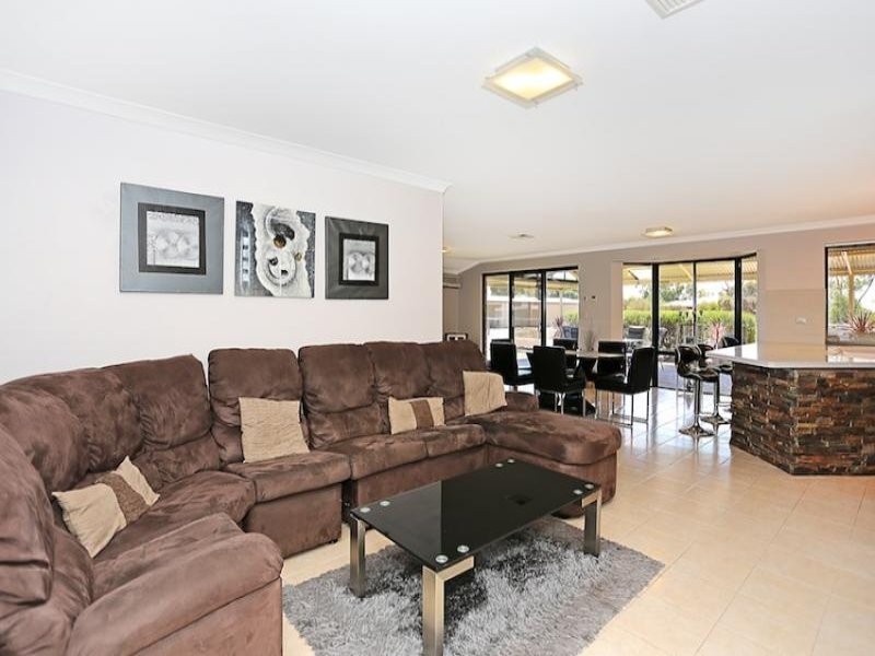 38 Tranquil Retreat, Barragup WA 6209