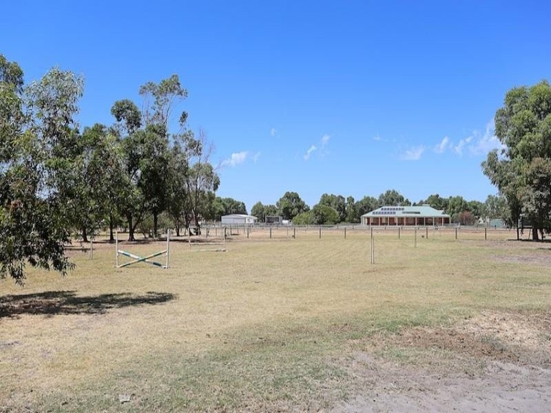 38 Tranquil Retreat, Barragup WA 6209
