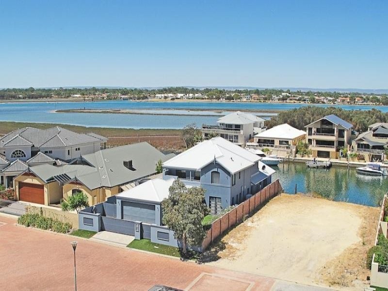 11 Brindabella Crescent, Halls Head WA 6210