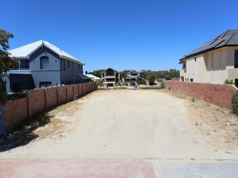 11 Brindabella Crescent, Halls Head WA 6210