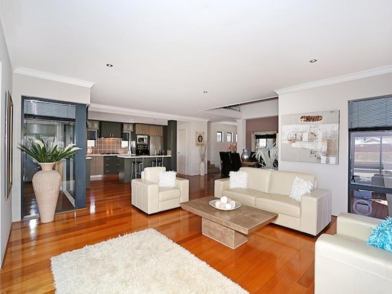 21 Waterlily Drive, Dudley Park WA 6210