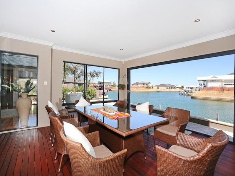 21 Waterlily Drive, Dudley Park WA 6210