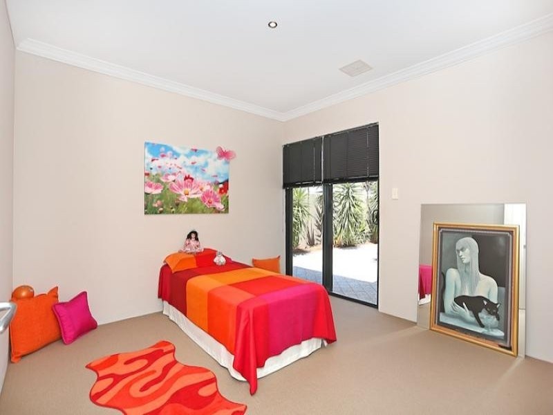21 Waterlily Drive, Dudley Park WA 6210