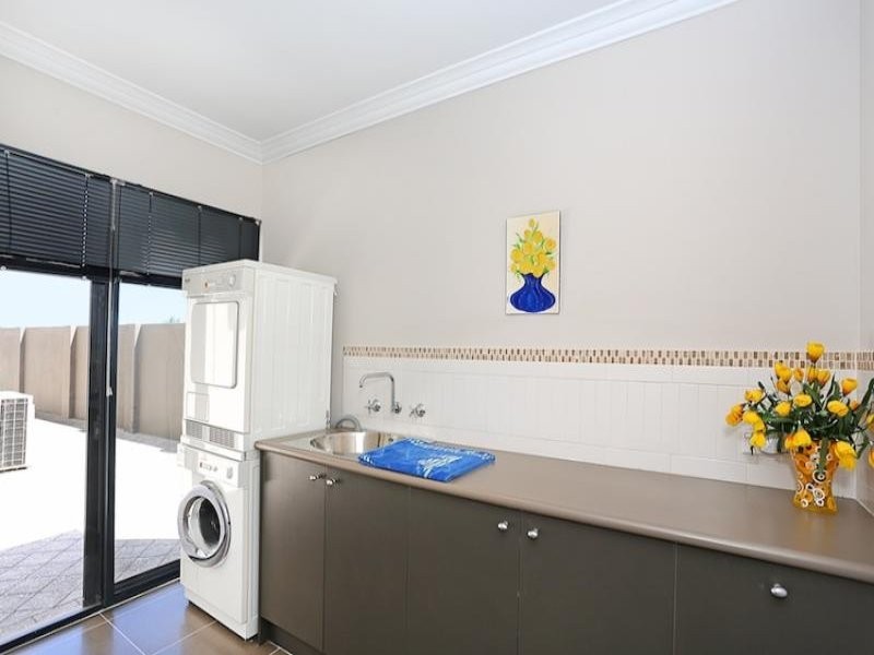21 Waterlily Drive, Dudley Park WA 6210