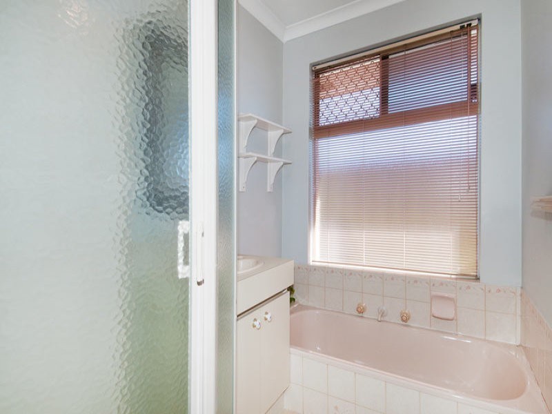 188 Oakmont Avenue, Meadow Springs WA 6210