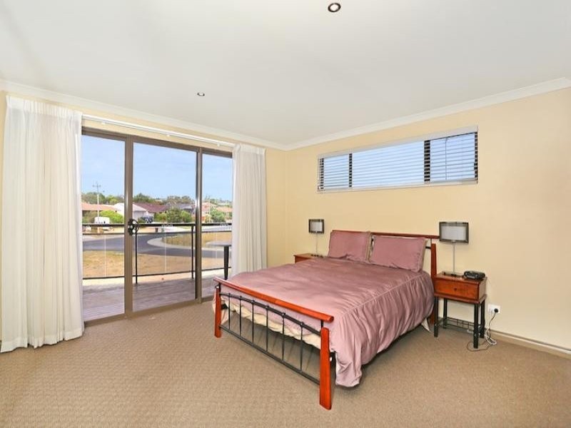 76A Janis Street, Halls Head WA 6210