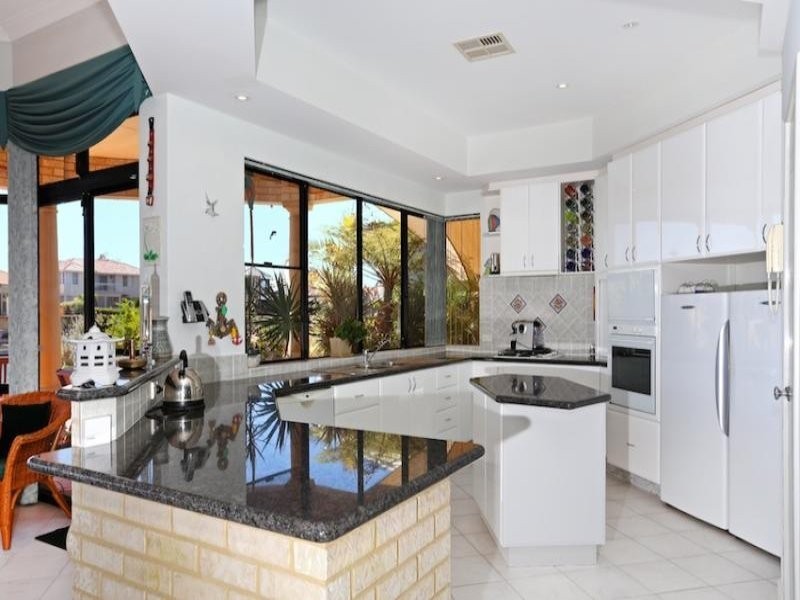 7 Picaroon Place, Halls Head WA 6210