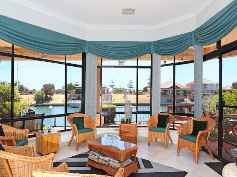 7 Picaroon Place, Halls Head WA 6210