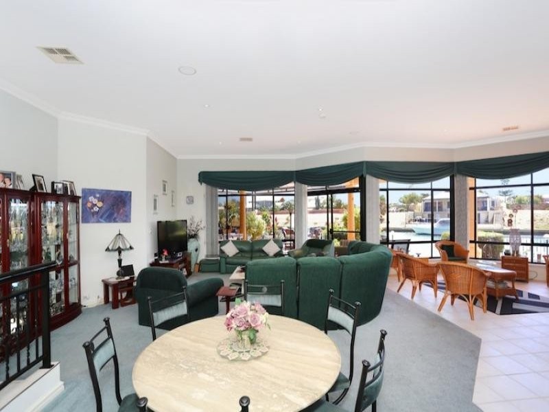 7 Picaroon Place, Halls Head WA 6210