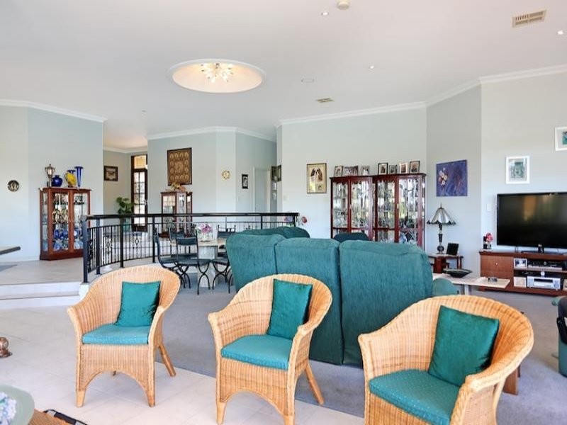 7 Picaroon Place, Halls Head WA 6210