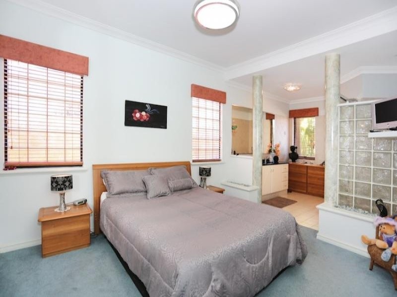 7 Picaroon Place, Halls Head WA 6210