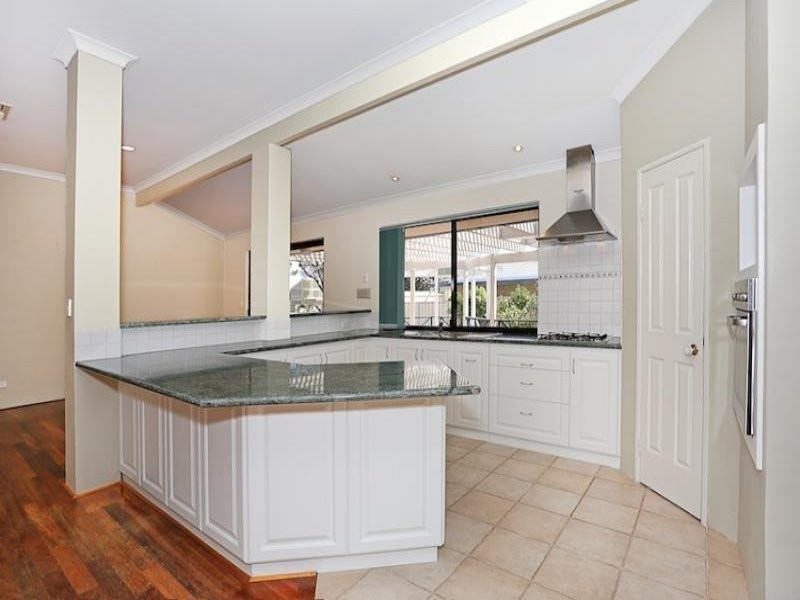 24 Daydream Plaza, Halls Head WA 6210