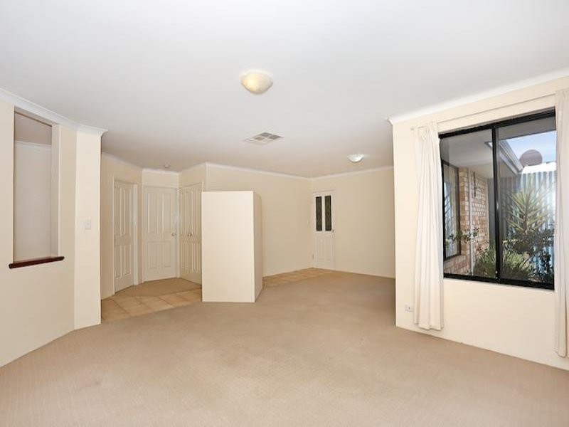 24 Daydream Plaza, Halls Head WA 6210