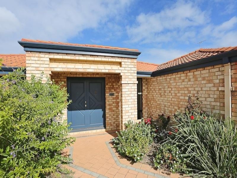 24 Daydream Plaza, Halls Head WA 6210
