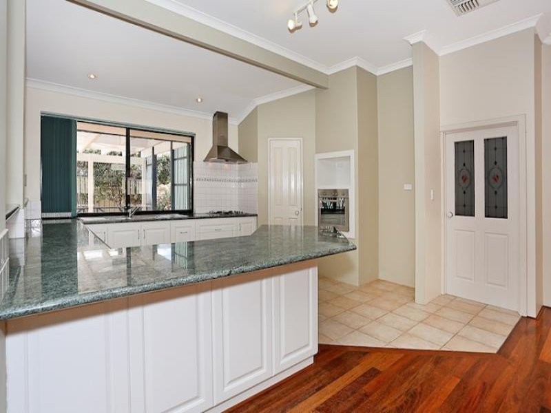 24 Daydream Plaza, Halls Head WA 6210