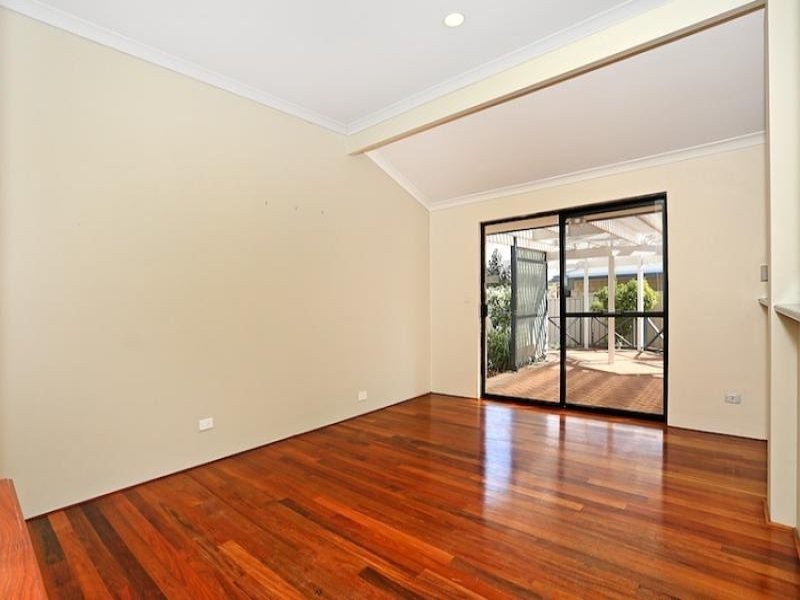 24 Daydream Plaza, Halls Head WA 6210