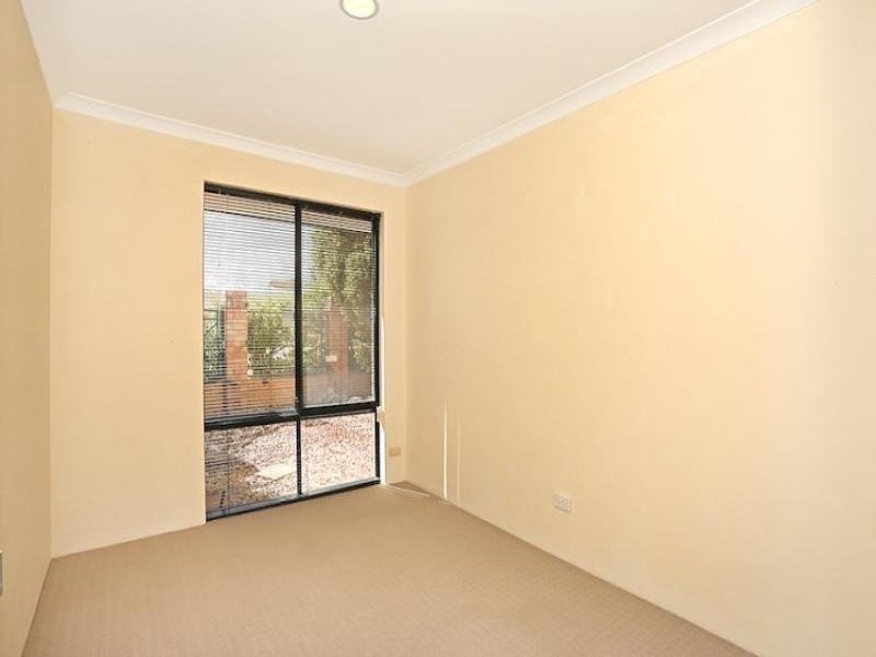 24 Daydream Plaza, Halls Head WA 6210