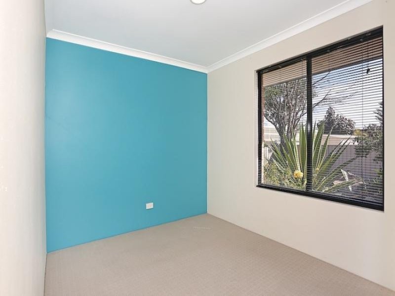 24 Daydream Plaza, Halls Head WA 6210