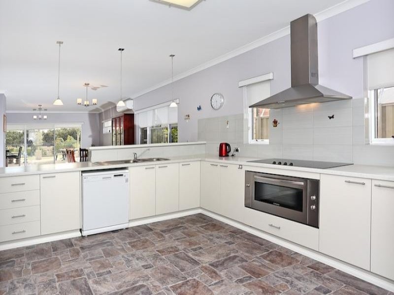 15 Purcell Gardens, South Yunderup WA 6208