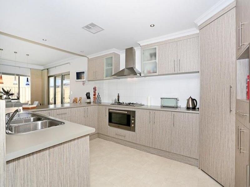 19 Arpentuer Turn, Madora Bay WA 6210