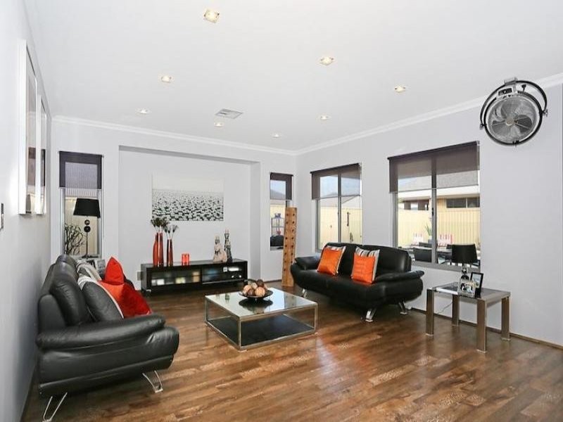 19 Arpentuer Turn, Madora Bay WA 6210