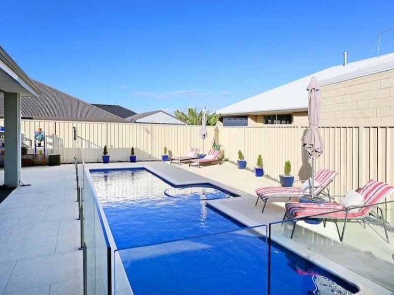 19 Arpentuer Turn, Madora Bay WA 6210