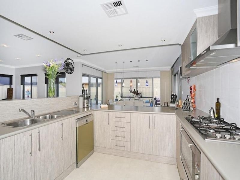 19 Arpentuer Turn, Madora Bay WA 6210