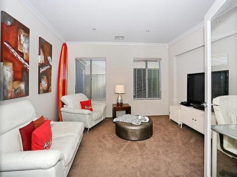 19 Arpentuer Turn, Madora Bay WA 6210