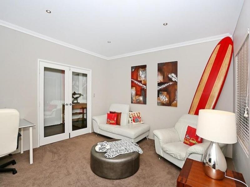 19 Arpentuer Turn, Madora Bay WA 6210