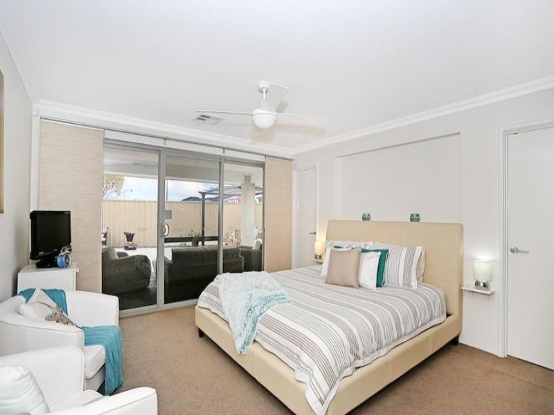 19 Arpentuer Turn, Madora Bay WA 6210