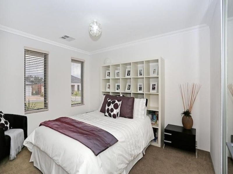 19 Arpentuer Turn, Madora Bay WA 6210