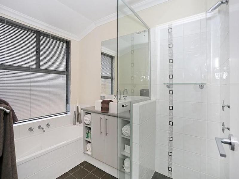 19 Arpentuer Turn, Madora Bay WA 6210