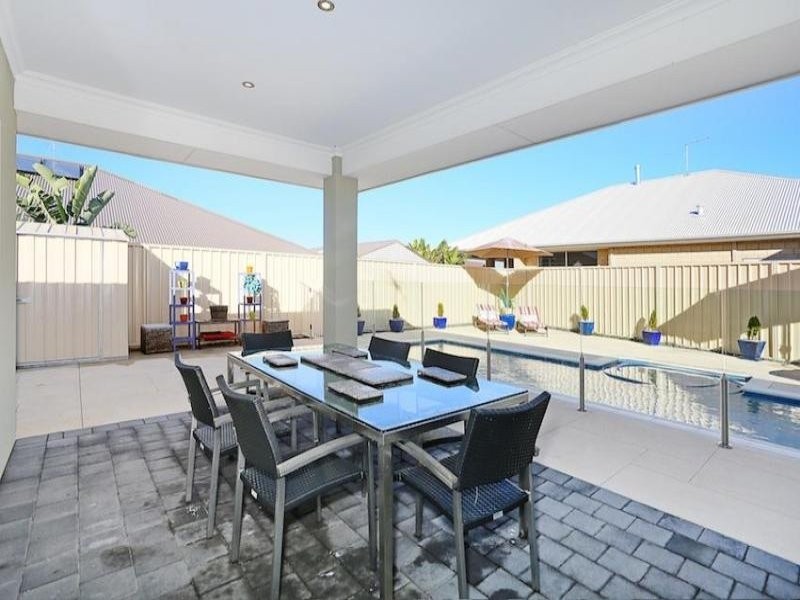 19 Arpentuer Turn, Madora Bay WA 6210
