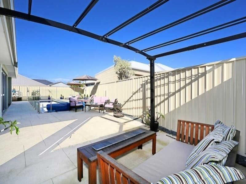 19 Arpentuer Turn, Madora Bay WA 6210