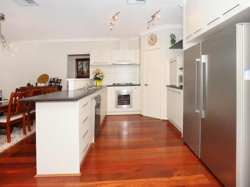 18 Joshua Carrol Street, Madora Bay WA 6210