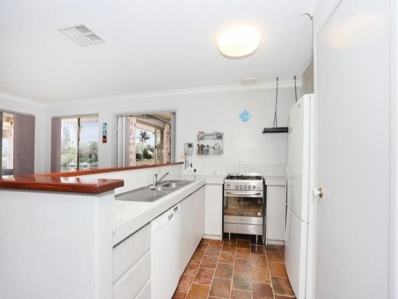 14 Donnelly Gardens, Dudley Park WA 6210